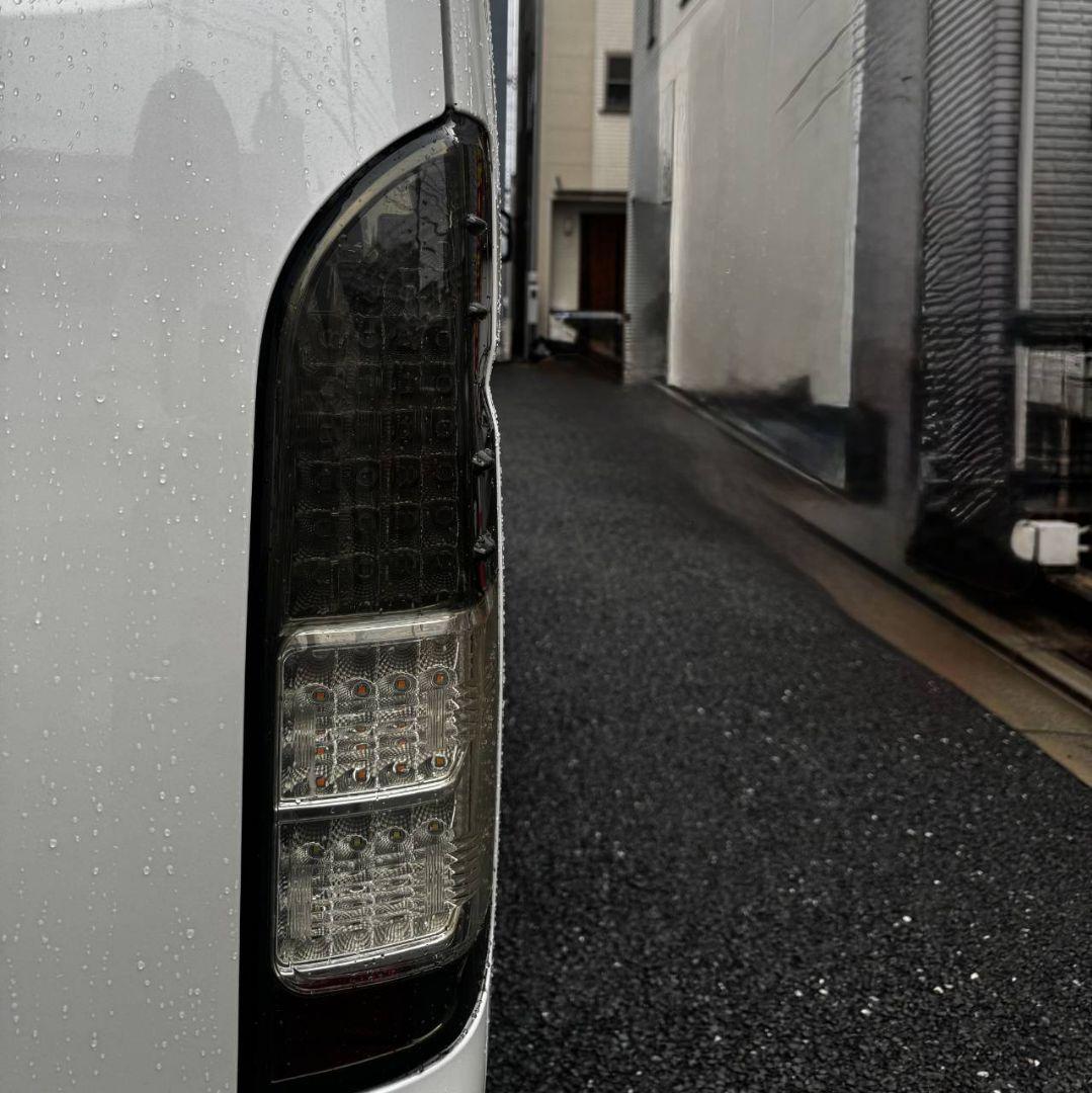 ハイエース LEDテールランプ シーケンシャルウインカー ハーフスモーク