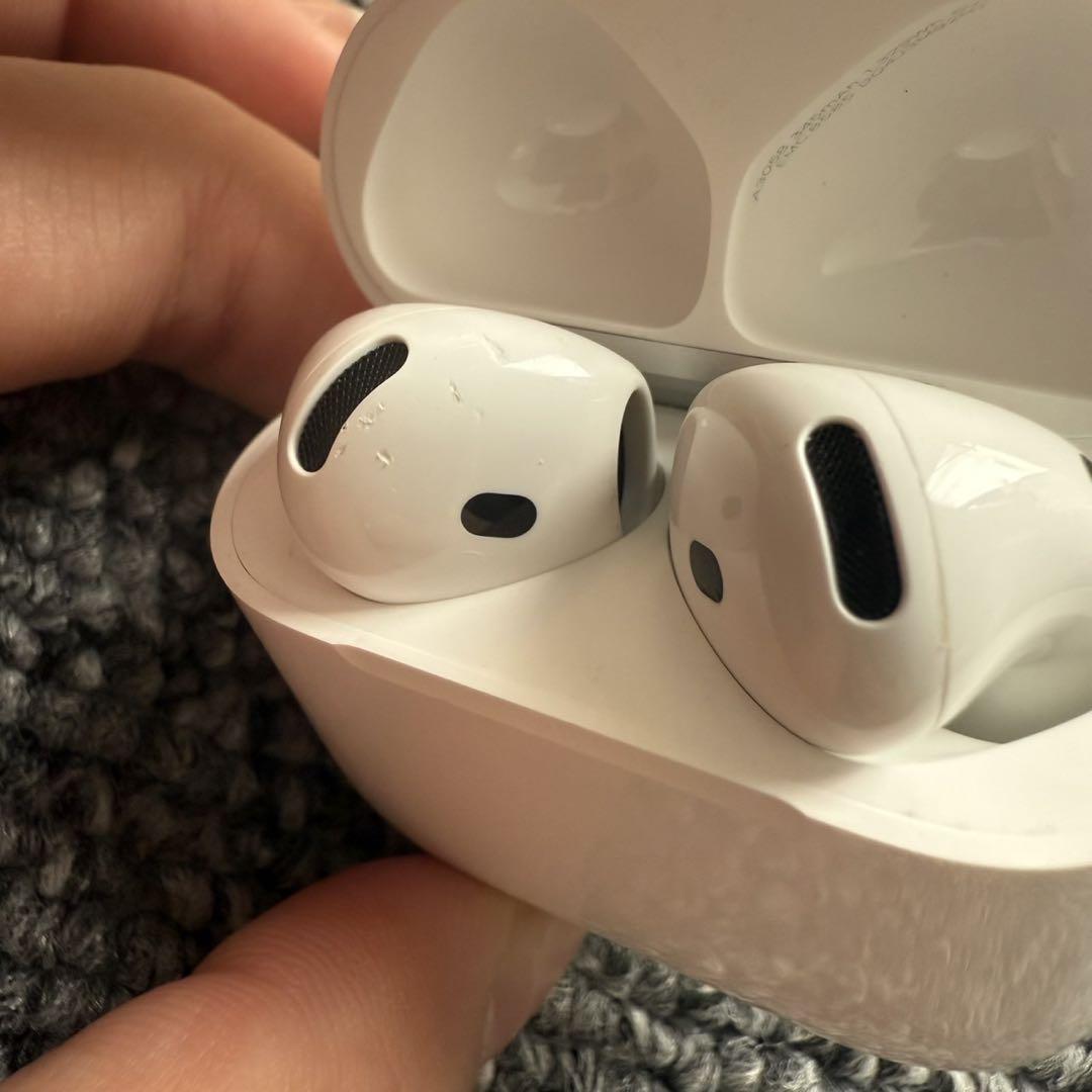 Apple AirPods 4 本体 USB-C充電対応