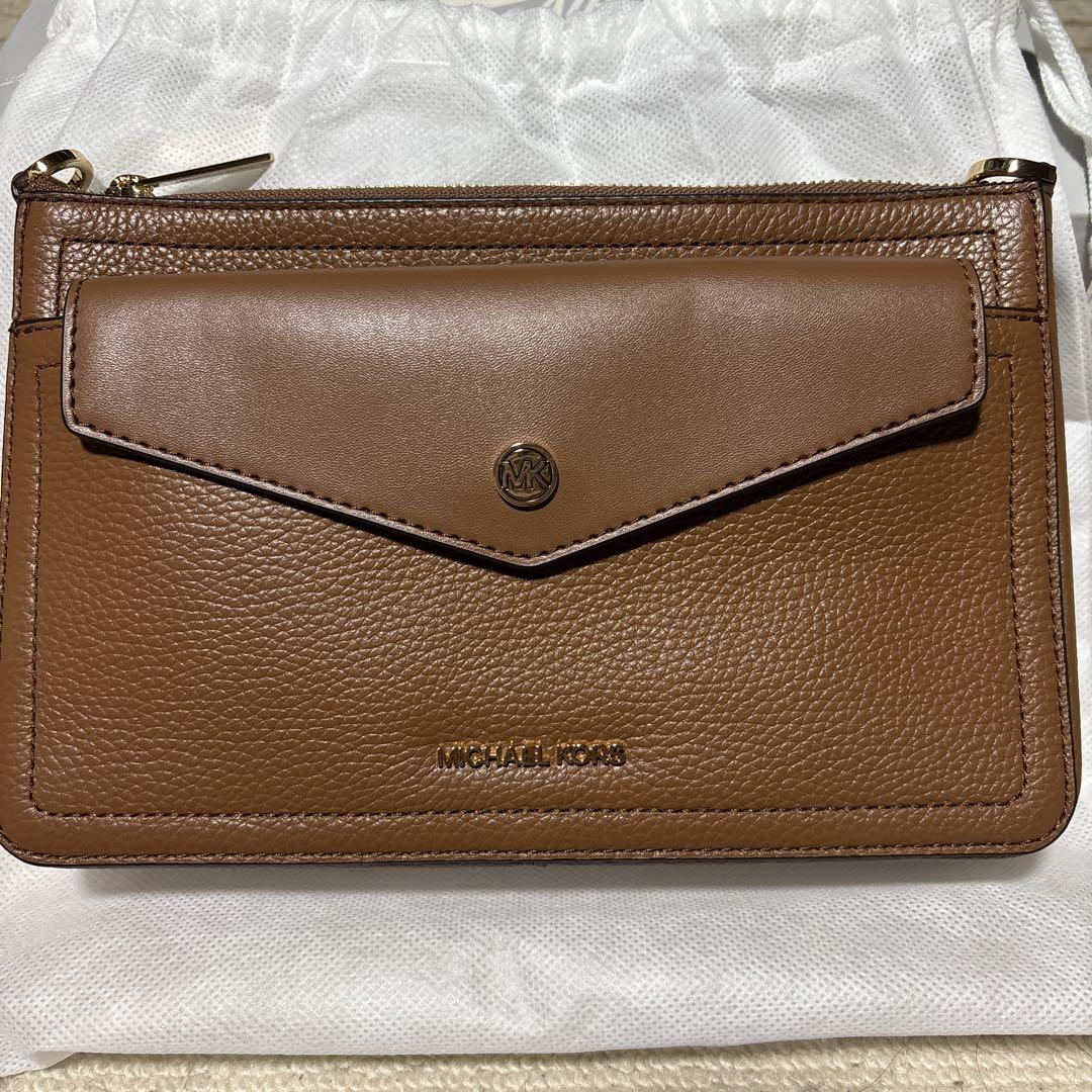 MICHAEL KORS ブラウン フラップポーチ