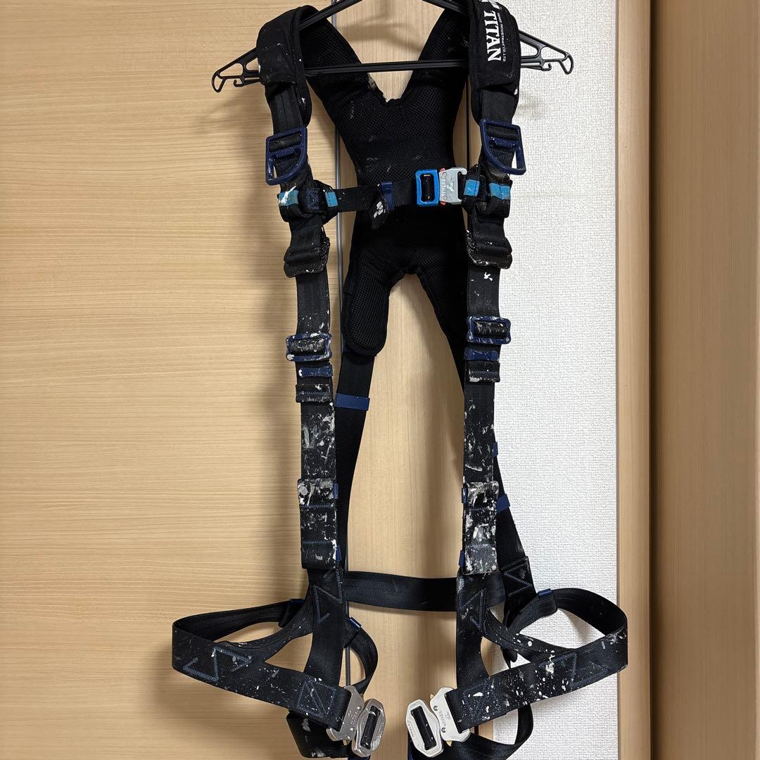 タイタン フルハーネス Mサイズ全体的に状態が悪い