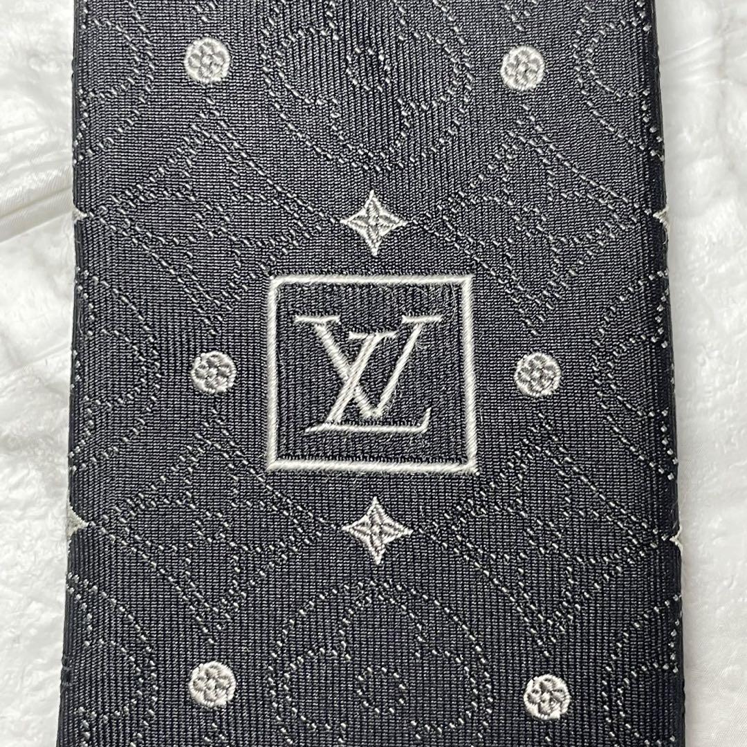 LOUIS VUITTON ルイヴィトン　ネクタイ　モノグラム　刺繍 LOUIS VUITTON ルイヴィトン ネクタイ モノグラム フラワー 刺繍