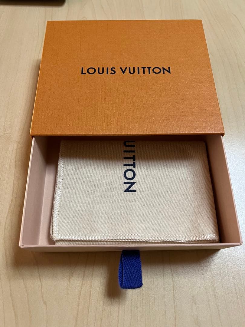 ルイヴィトン　ポルトフォイユマルコNM エピ　二つ折り財布