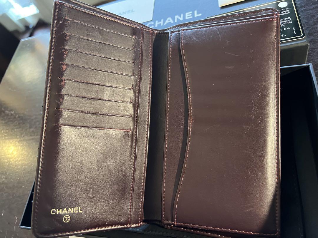 CHANEL 二つ折り財布 マトラッセ　カーフスキンブラック 人気のゴールドロゴ