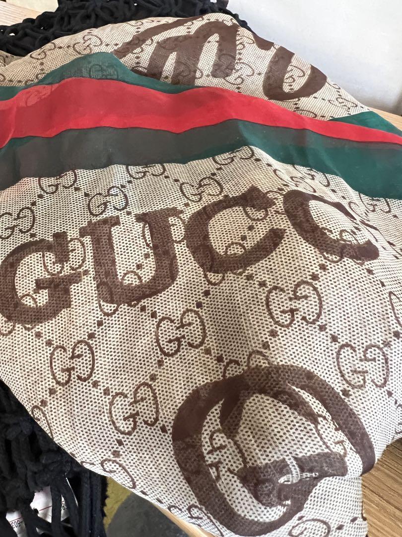 GUCCI シルクスカーフ ロゴ入り