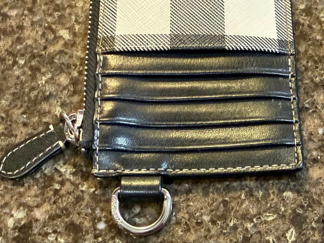 Burberry バーバリー カードケース ネックストラップ付き パスケース Burberry バーバリー カードケース ネックストラップ付き パスケース