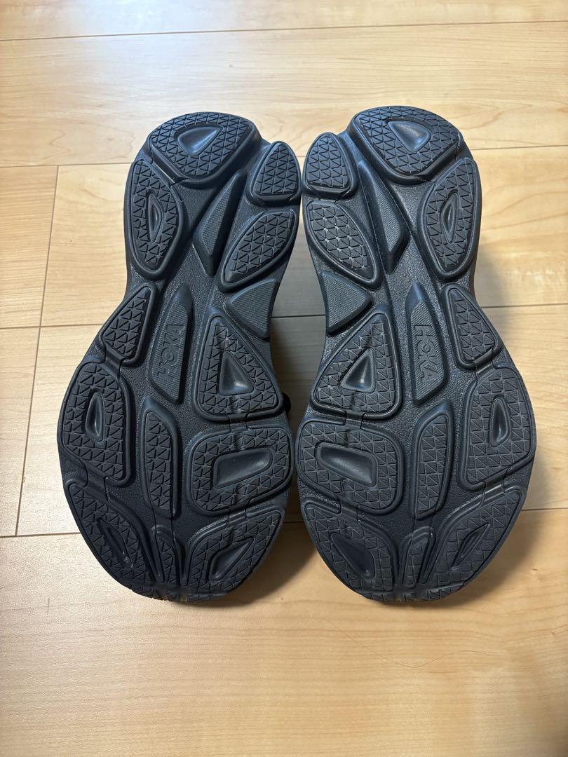 HOKA Bondi 8 ブラックスニーカー