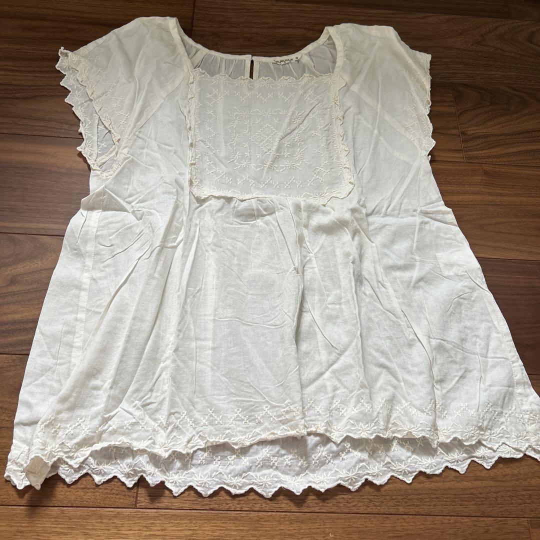 ホワイト フリル袖 刺繍デザイン トップス 画像1
