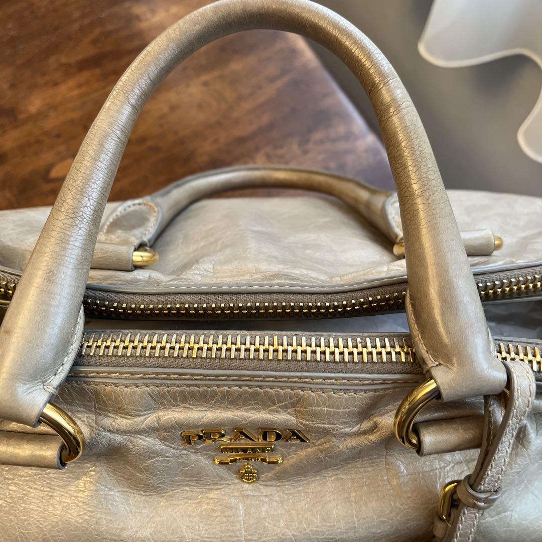 PRADA ベージュ レザー ハンドバッグオンライン ショップ