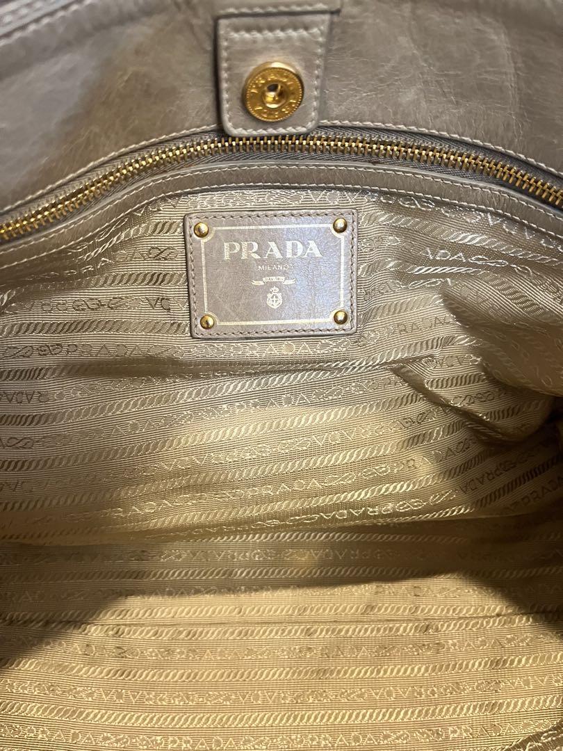 PRADA ベージュ レザー ハンドバッグオンライン ショップ