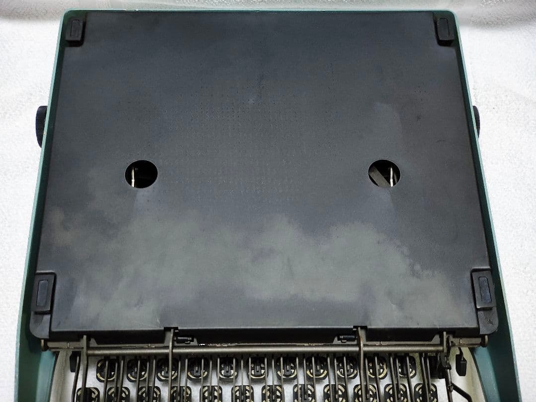 【完動品】オリベッティ lettera 32 タイプライター カナ配列 動作品