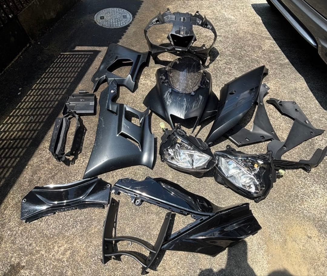 ヤマハYAMAHA R3 外装　パーツ