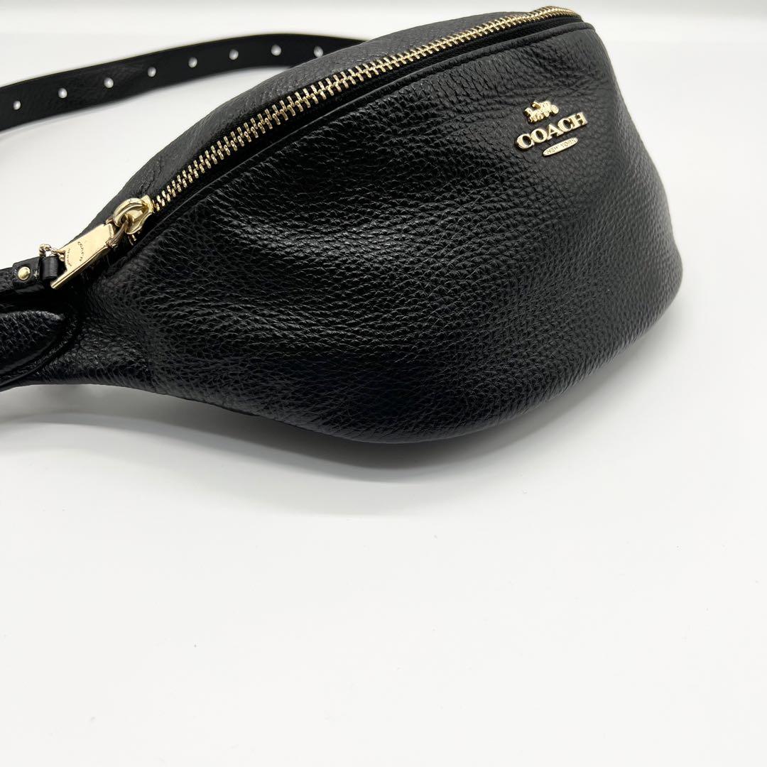 極美品✨コーチ　ボディバッグ　ショルダーバッグ　シボ革　ブラック　チャーム2つ