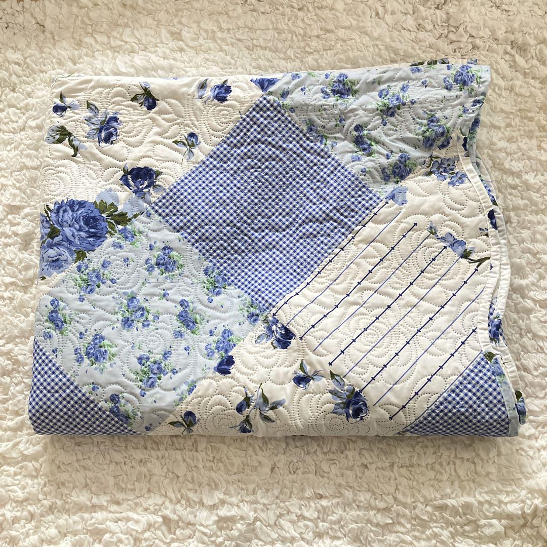 美品❇️マルチカバー✳︎大判✳︎キルト✳︎ベットカバー✳︎ 花柄✳︎パッチワーク風✳︎バラ✳︎