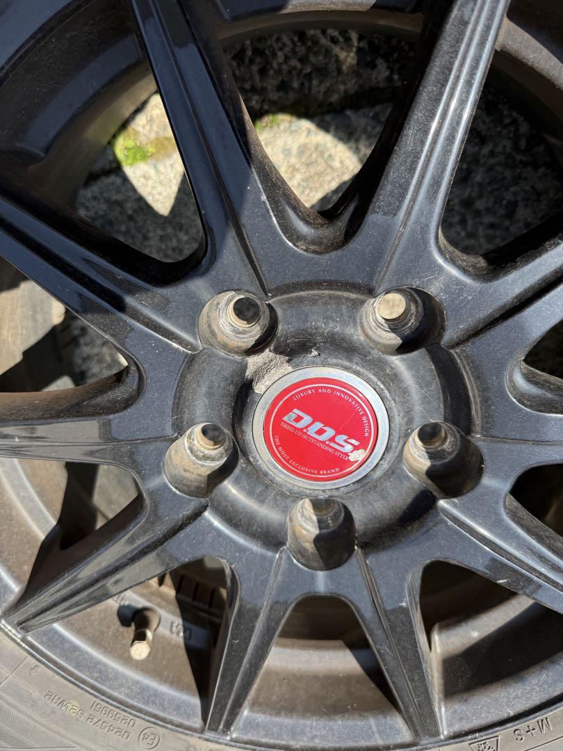 195/65R15 スタッドレスタイヤ 4本セットナット付き。