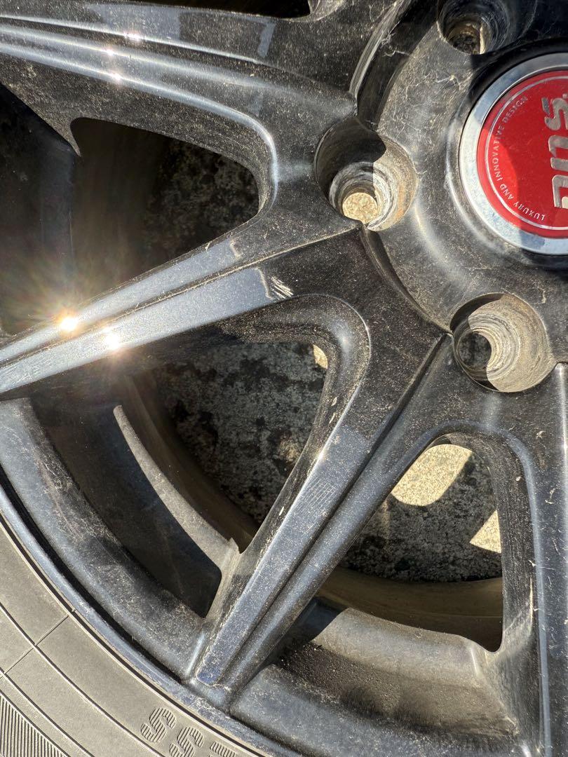 195/65R15 スタッドレスタイヤ 4本セットナット付き。