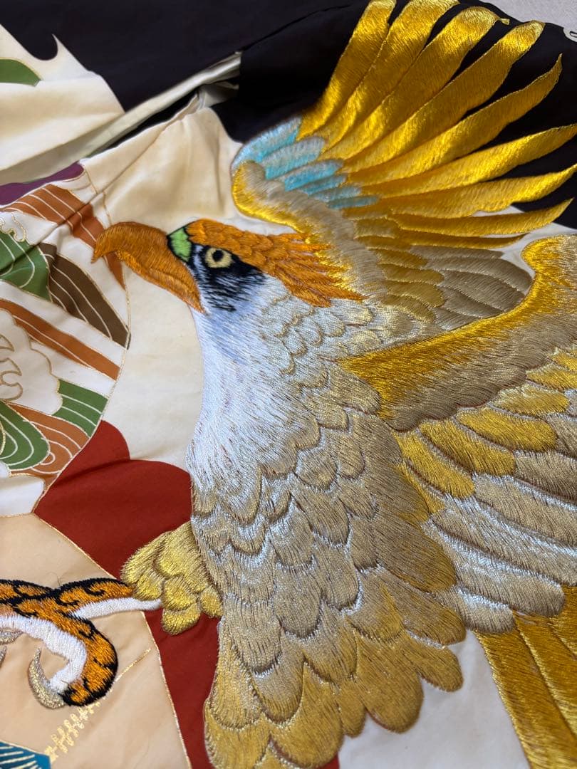 鷹刺繍の伝統的和装傷や汚れあり