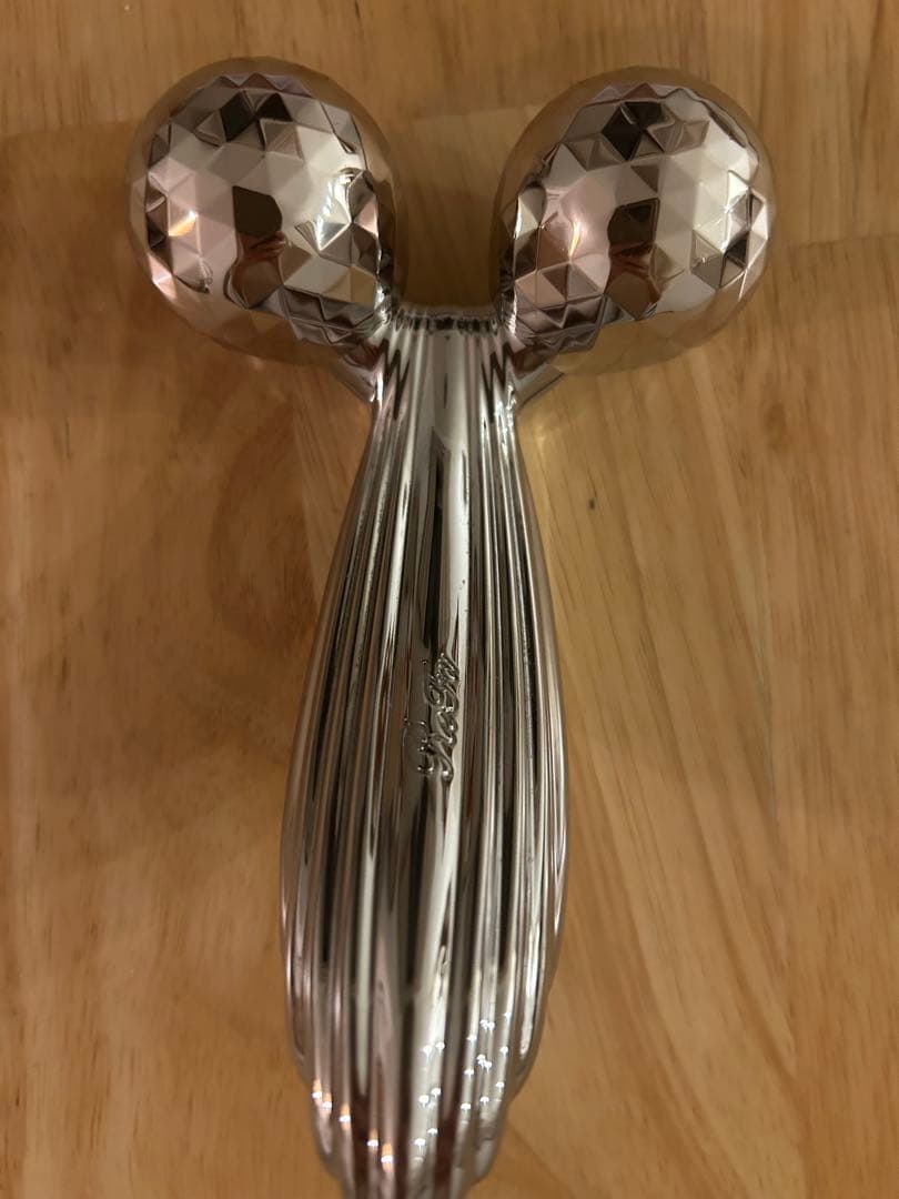 今月までのお値下げ！ReFa for BODY 美顔ローラー シルバー ReFa 美顔ローラー シルバー - メルカリ