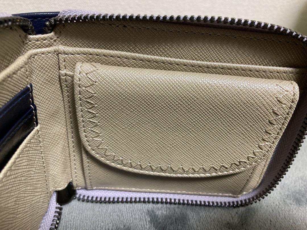 モデル 二つ折り財布