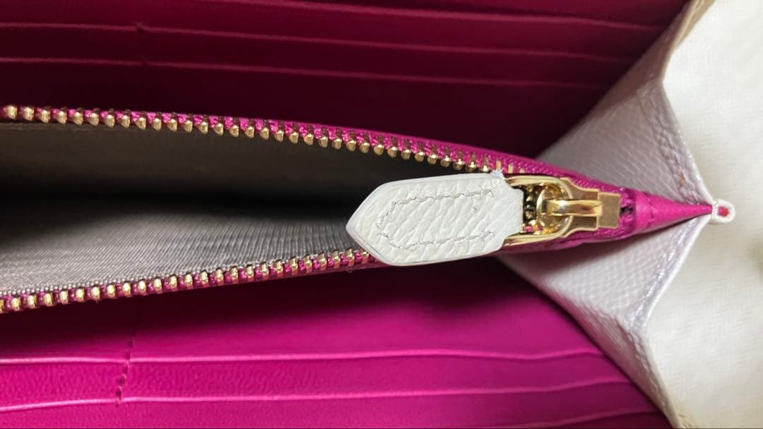 BVLGARI 二つ折り財布 ホワイト BVLGARI 二つ折り財布 ホワイト