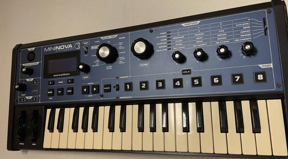 Novation MININOVA NOVATION ミニノヴァ シンセサイザー - メルカリ