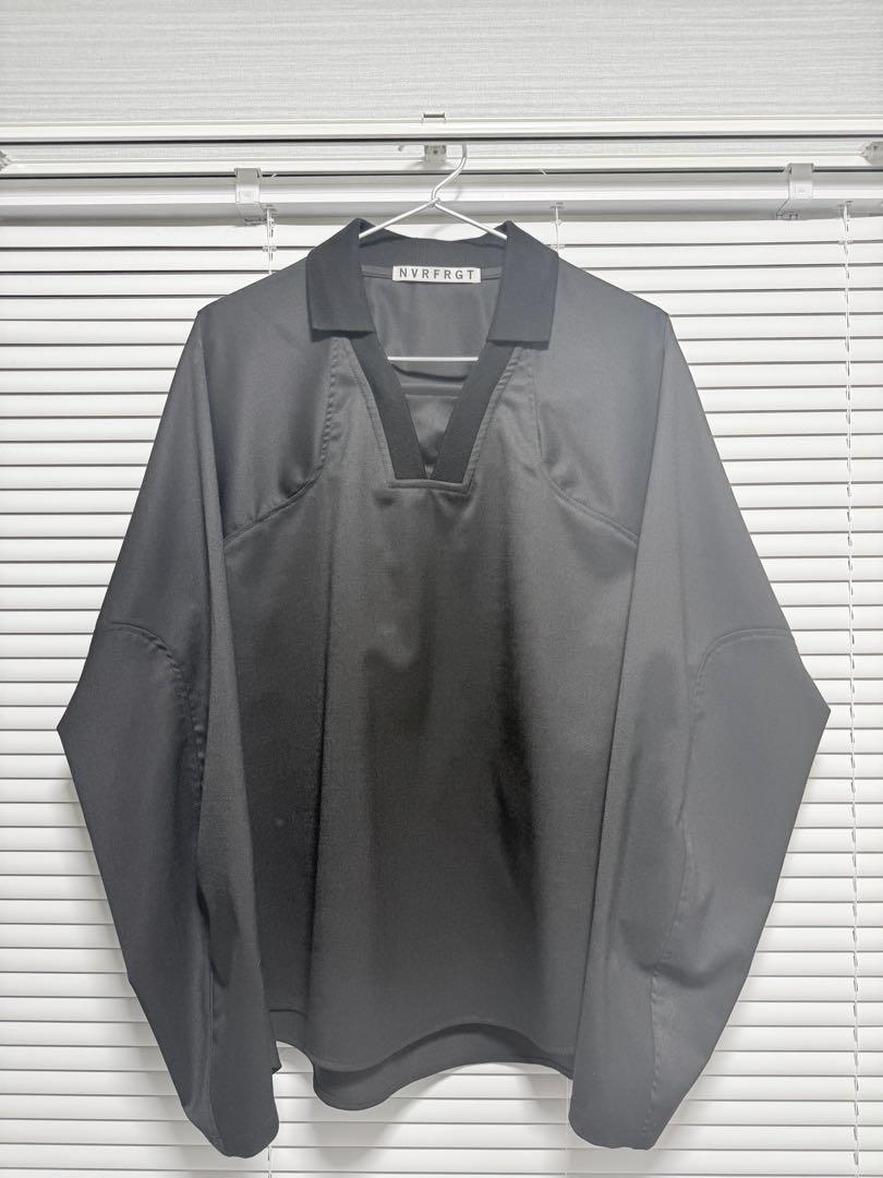 【NVRFRGT】COLLARED V-NECK PULLOVER TOP
