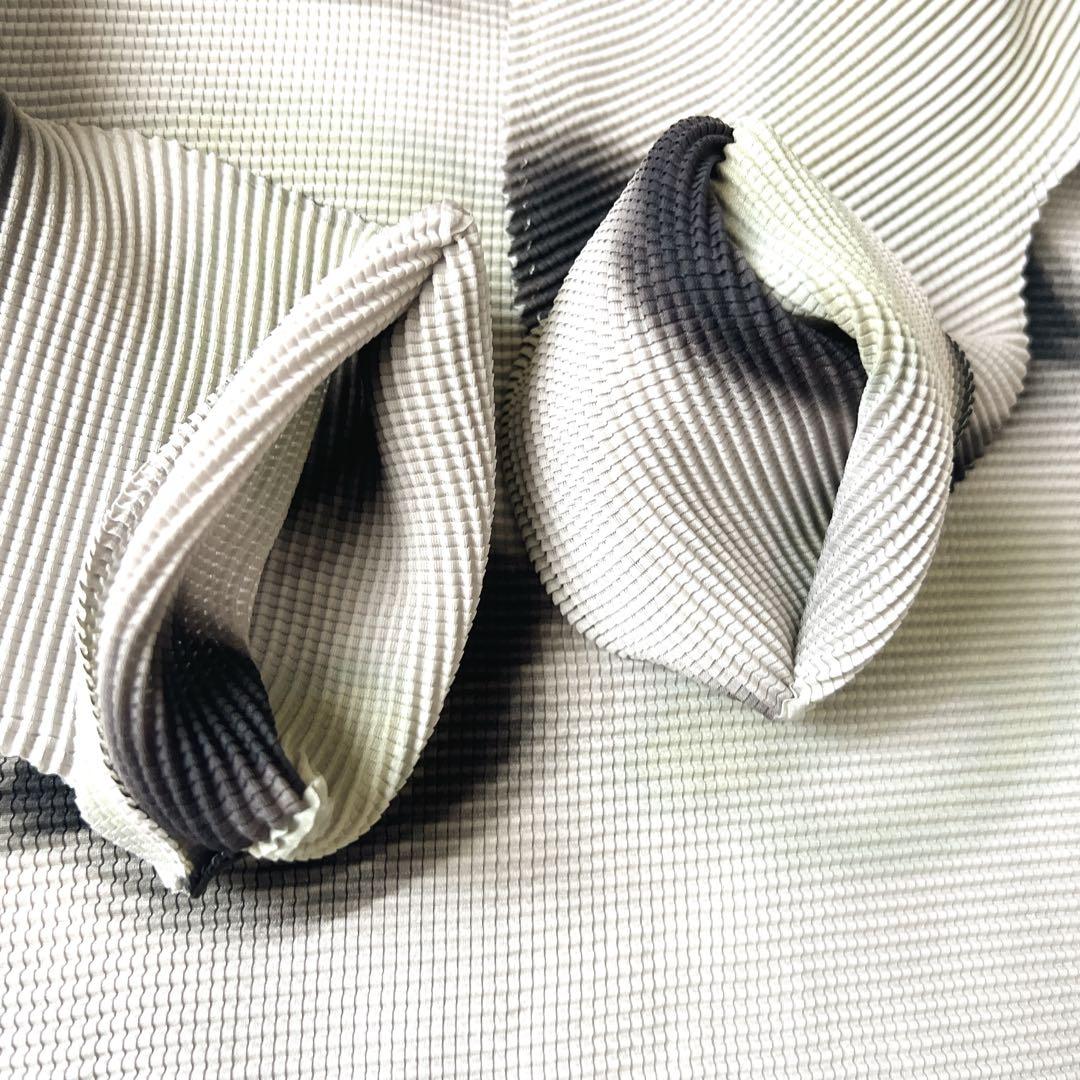【極美品】ISSEY MIYAKE me 立体プリーツカットソー アートフェイス