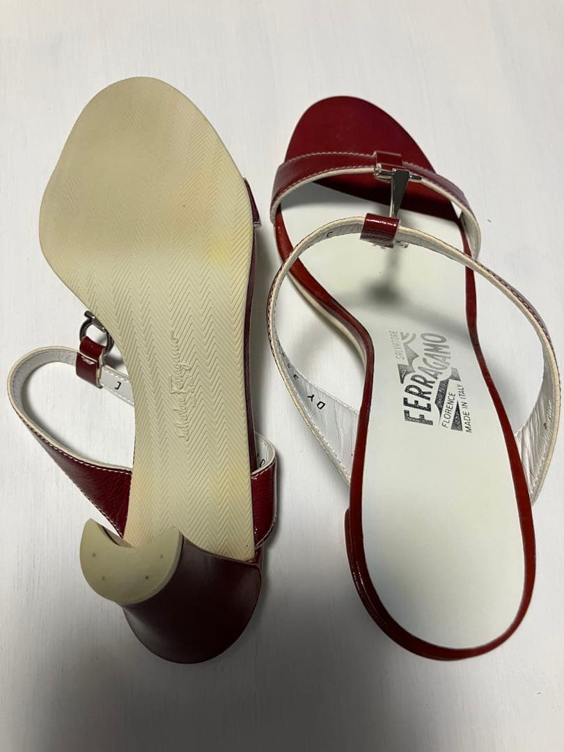 Ferragamo 赤 レザー ミュール中ヒール Ferragamo 赤 レザー ミュール中ヒール