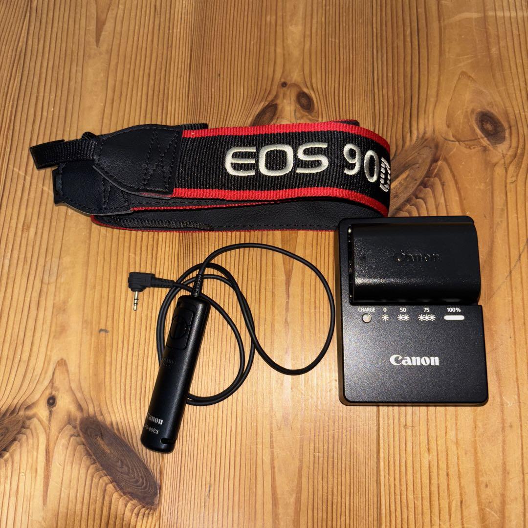【最終値下げ】 【美品】Canon EOS 90D