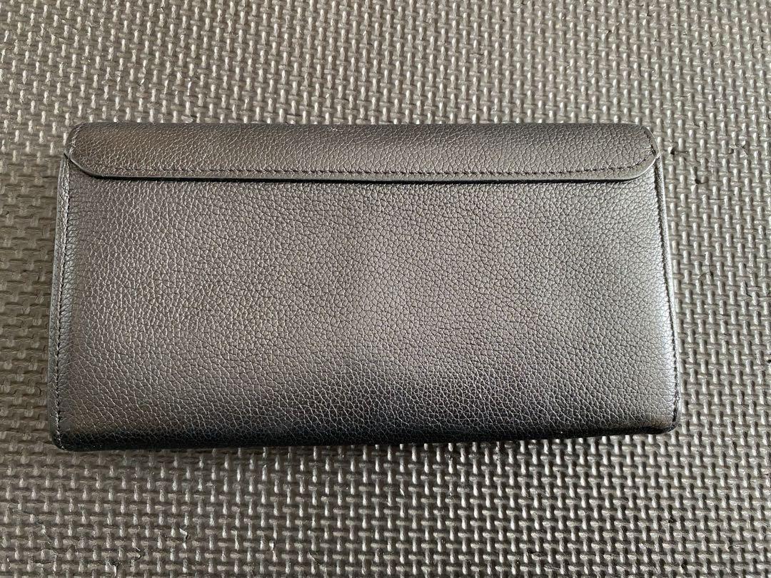 ルイヴィトン　ロックミー　長財布