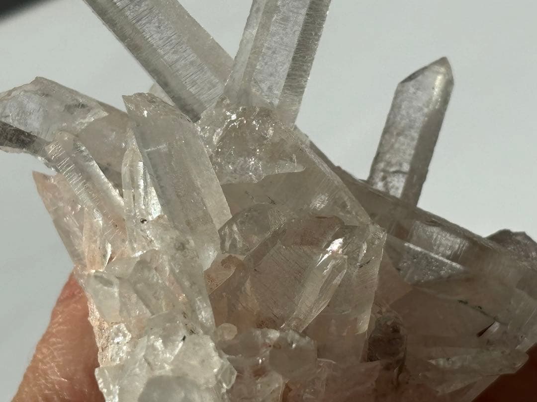 ピンククラスター　原石　天然石　クリアクォーツ　水晶　薄ピンク 水晶（クリアクォーツ） | Kamoku［カモク］インテリア天然石・鉱物の