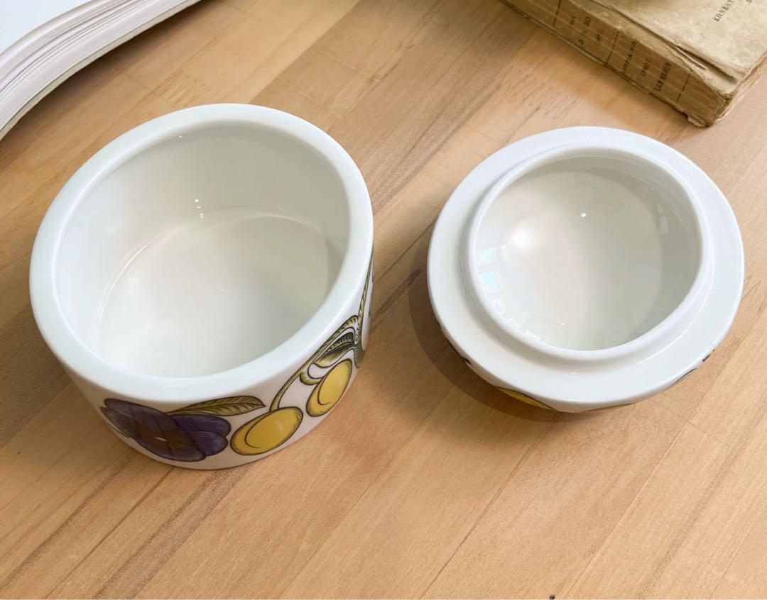フランス　ミルクガラス　ふた付き、いちご型のジャムポット フランス ミルクガラス ふた付き、いちご型のジャムポット