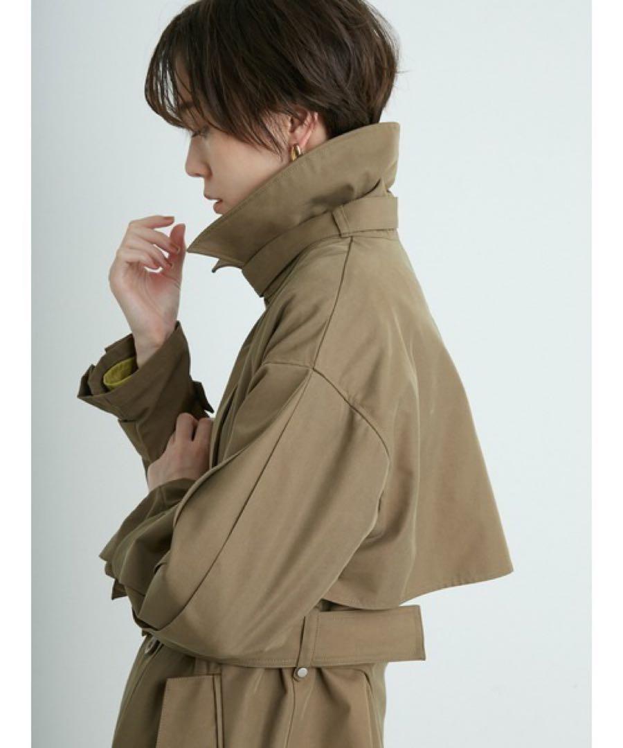 【emmi atelier】デザインベルト付き　ロング　ベージュトレンチコート
