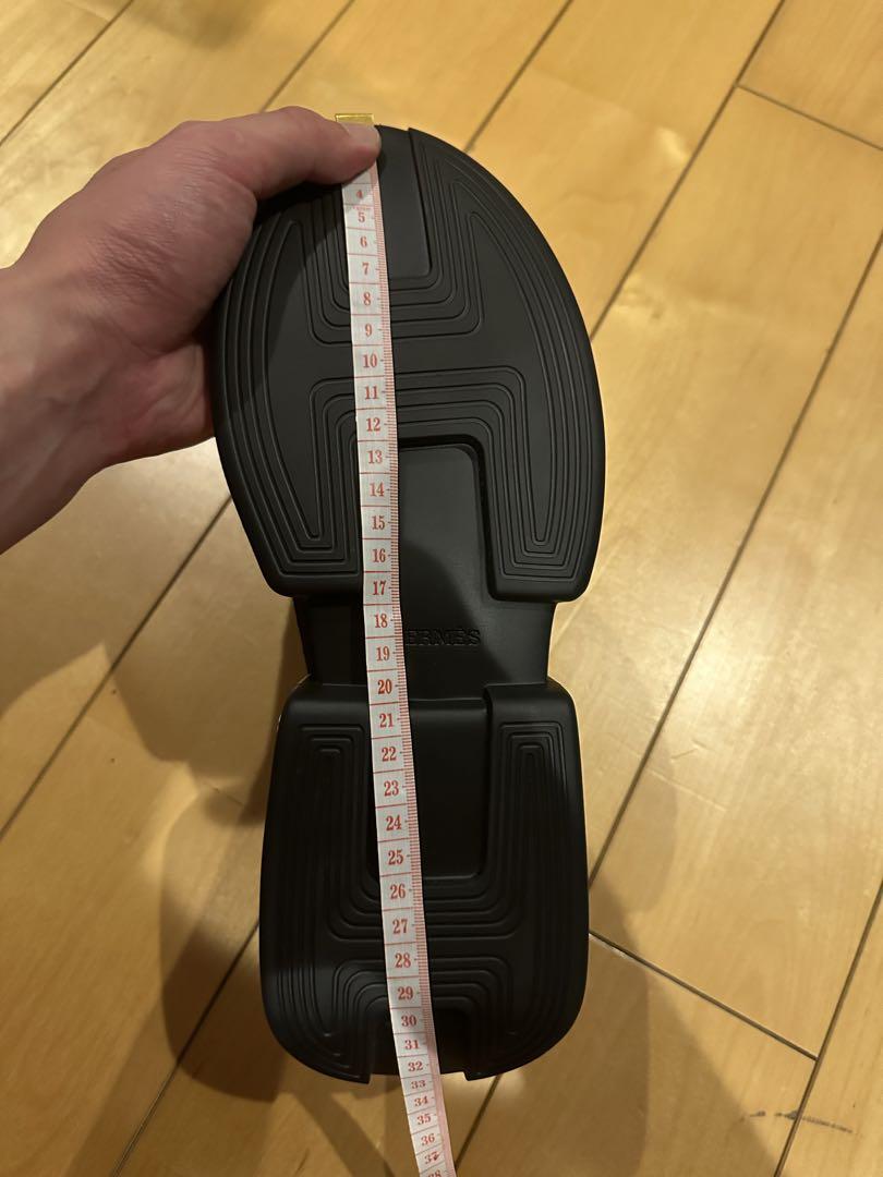 HERMES 黒 x オレンジ スニーカー