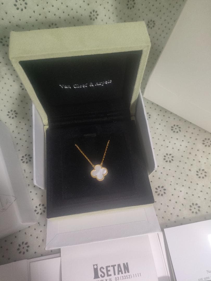 ヴ﻿ィ﻿ン﻿テ﻿ー﻿ジ﻿ア﻿ル﻿ハ﻿ン﻿ブ﻿ラ﻿ ﻿ネ﻿ッ﻿ク﻿レ﻿ス