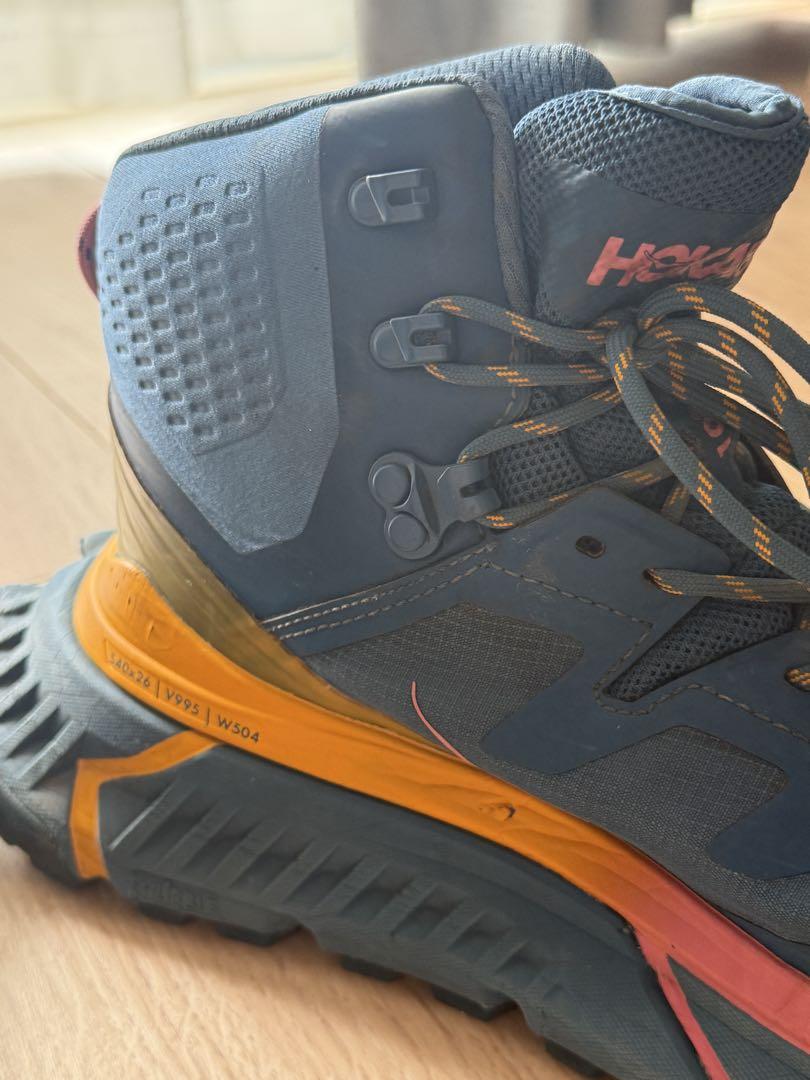 HOKA ONE