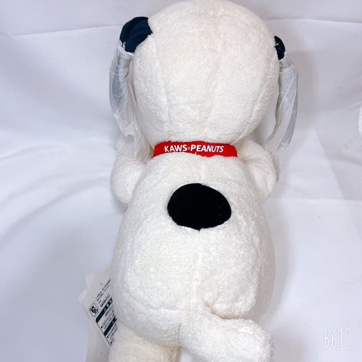 UNIQLO KAWS PEANUTS スヌーピー ぬいぐるみ M 未使用 アウトレット