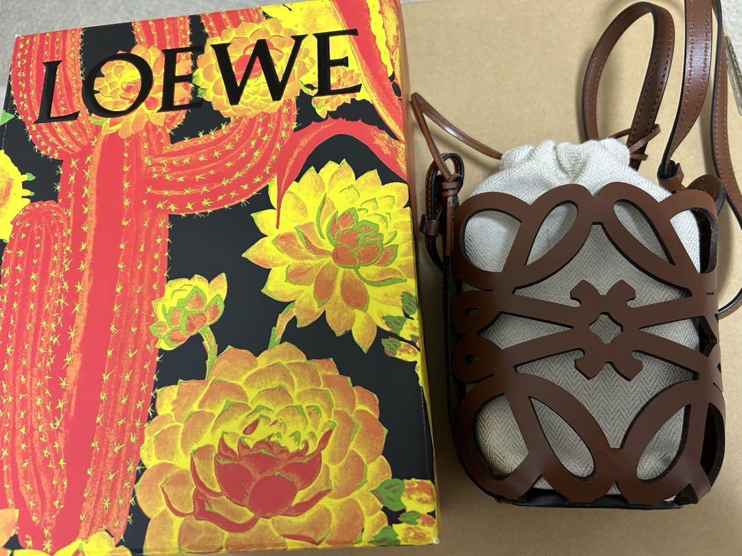 loewe ロエベ　アナグラムカットアウトポケット　バッグ