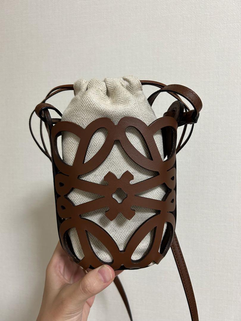 loewe ロエベ　アナグラムカットアウトポケット　バッグ