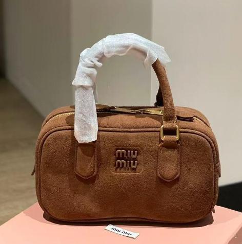 MIU MIU ショルダーバッグ ハンドバッグ