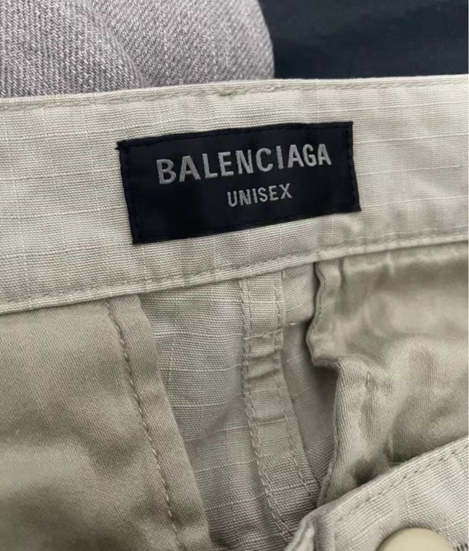 BALENCIAGA ベージュ カーゴパンツ 新品同様 BALENCIAGA ベージュ カーゴパンツ 新品同様