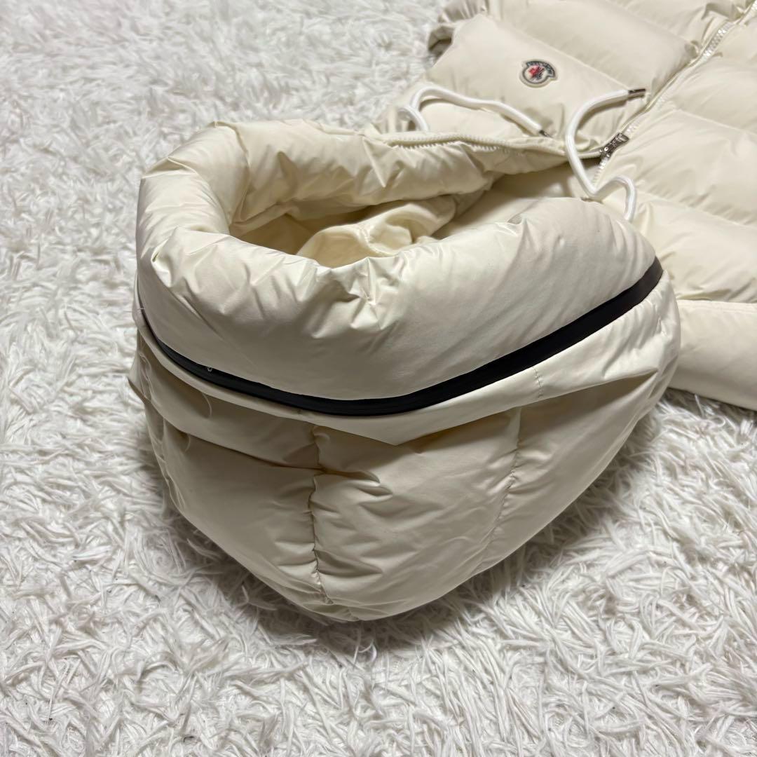 極美品　モンクレール　ダウンベスト　ホワイト Cardamaine Lサイズ