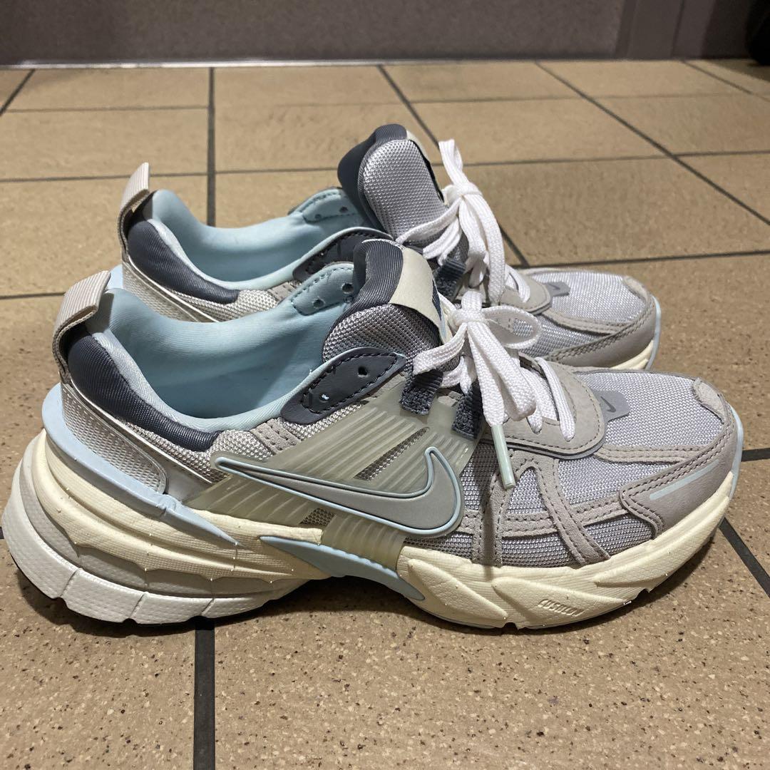 ナイキ V2K RUN FZ3569-072 スニーカー 22.5cm