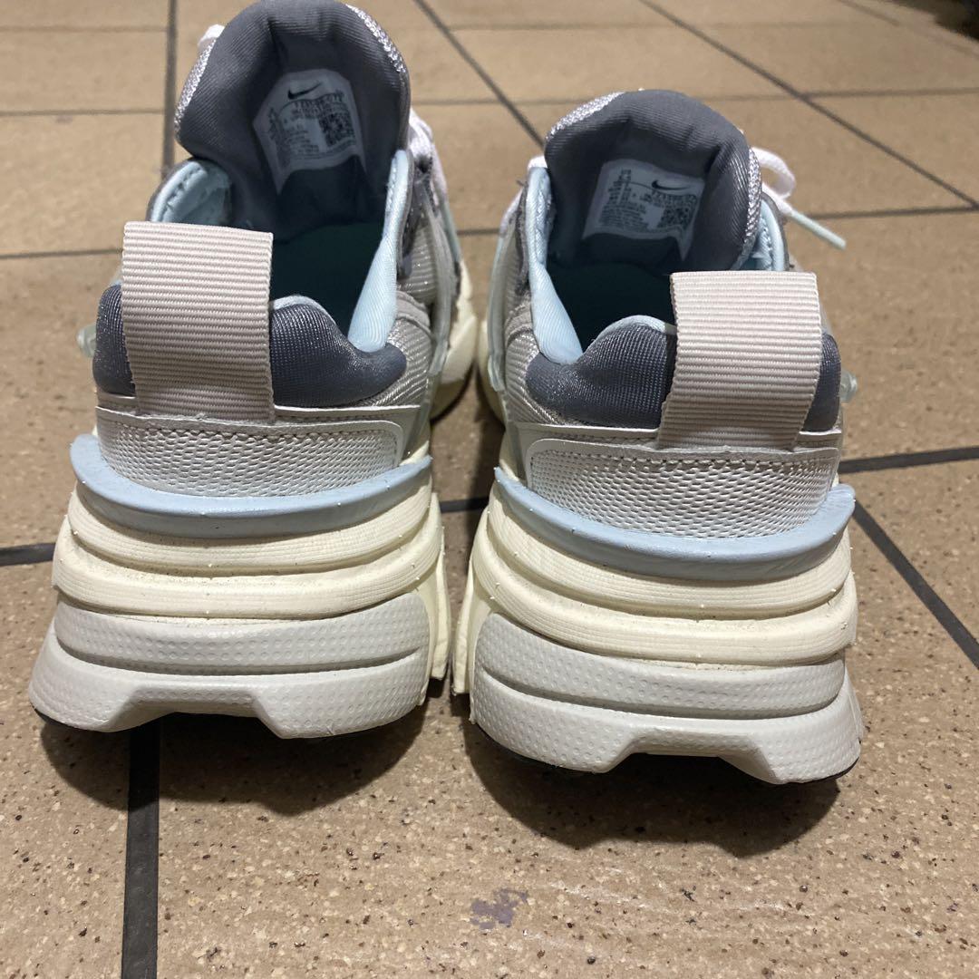 ナイキ V2K RUN FZ3569-072 スニーカー 22.5cm