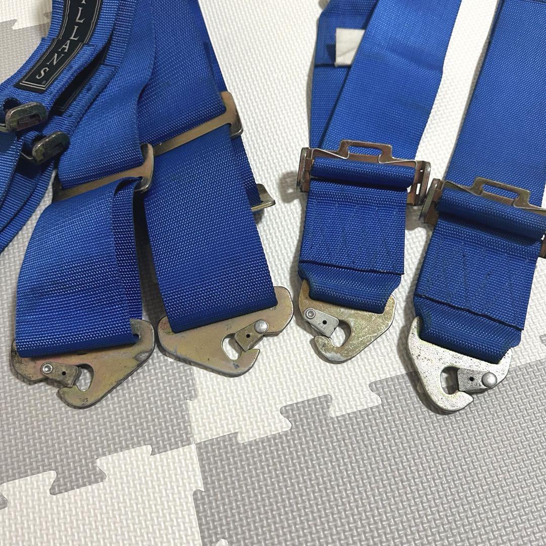 4点式シートベルト 青