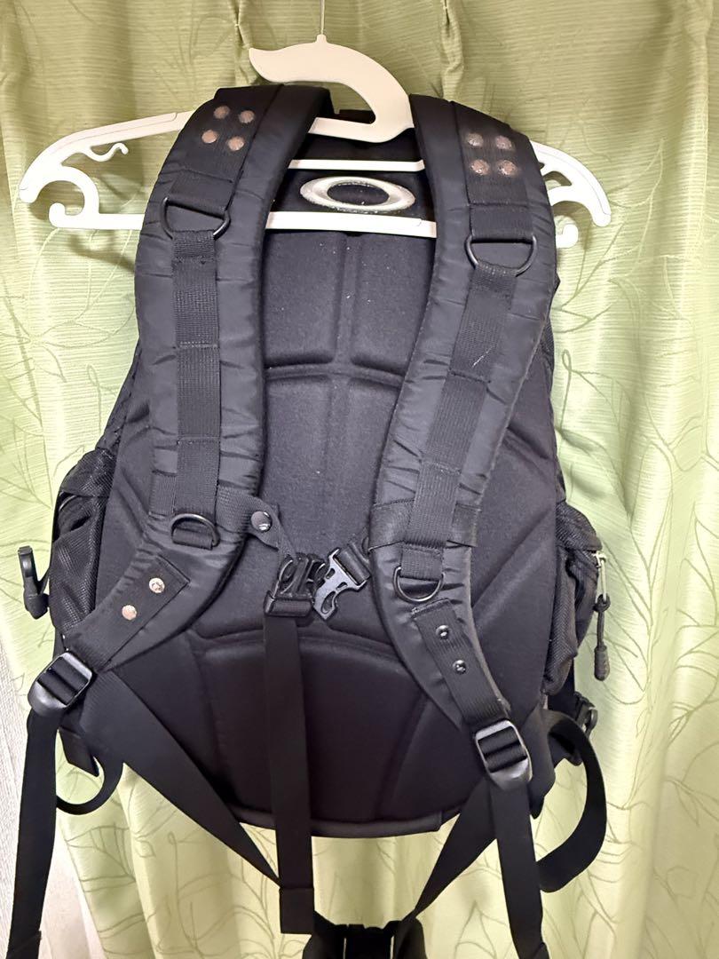 OAKLEY ICON 2.0 バックパック / テック系で大人気！】