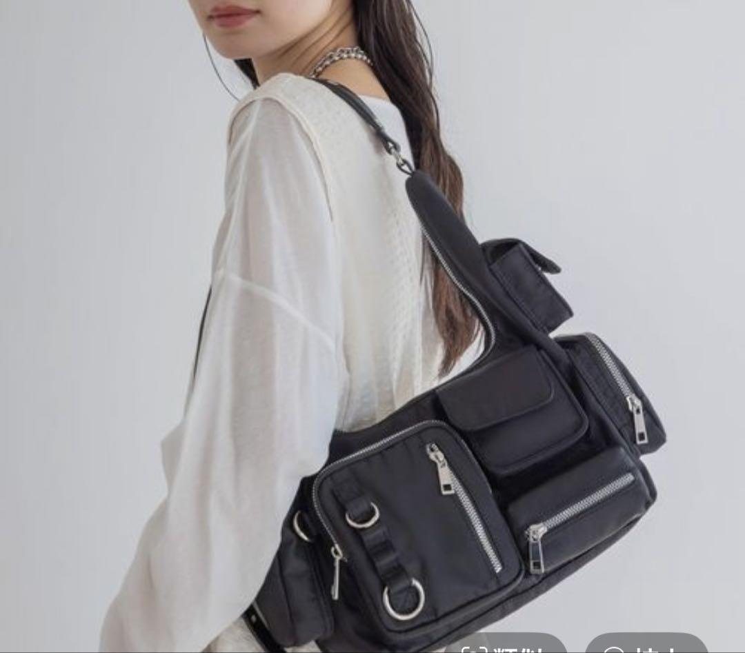 マルチポケットワンショルダーBAG ジーナシス　新品未使用　今季新作