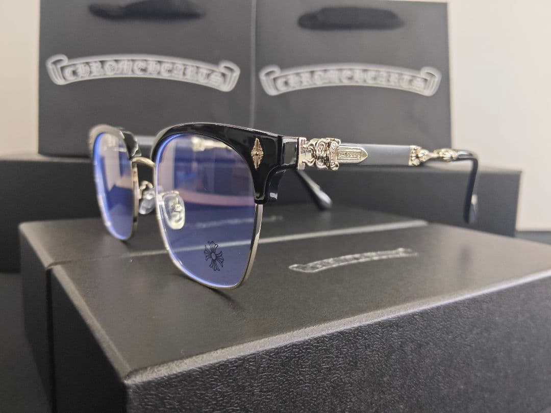 伊達メガネ　黒縁　ハーフ　シルバー　Y2K　クロス　ダガー　クロムハーツ好き