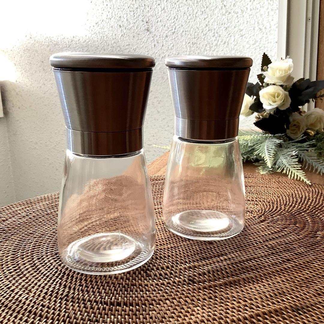 スタイリッシュな手挽きペッパー＆ソルトミル