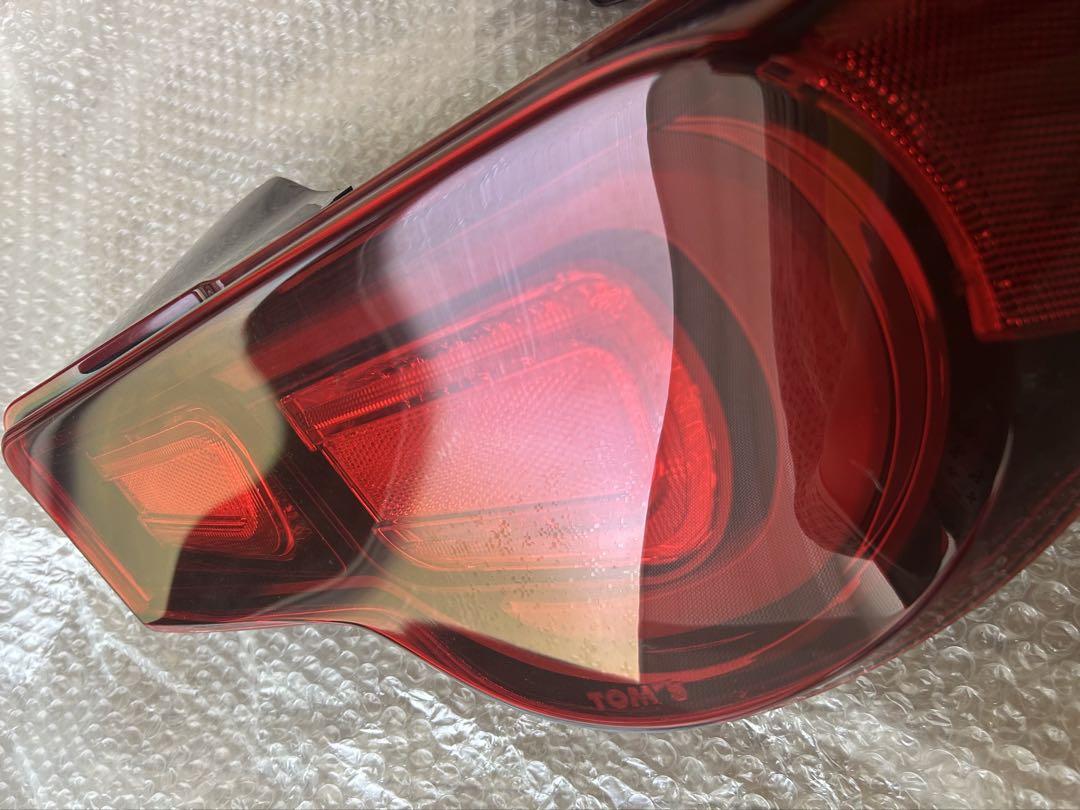 TOM'S テールランプ　86 BRZ ZN6 ZC6 レッドレンズ