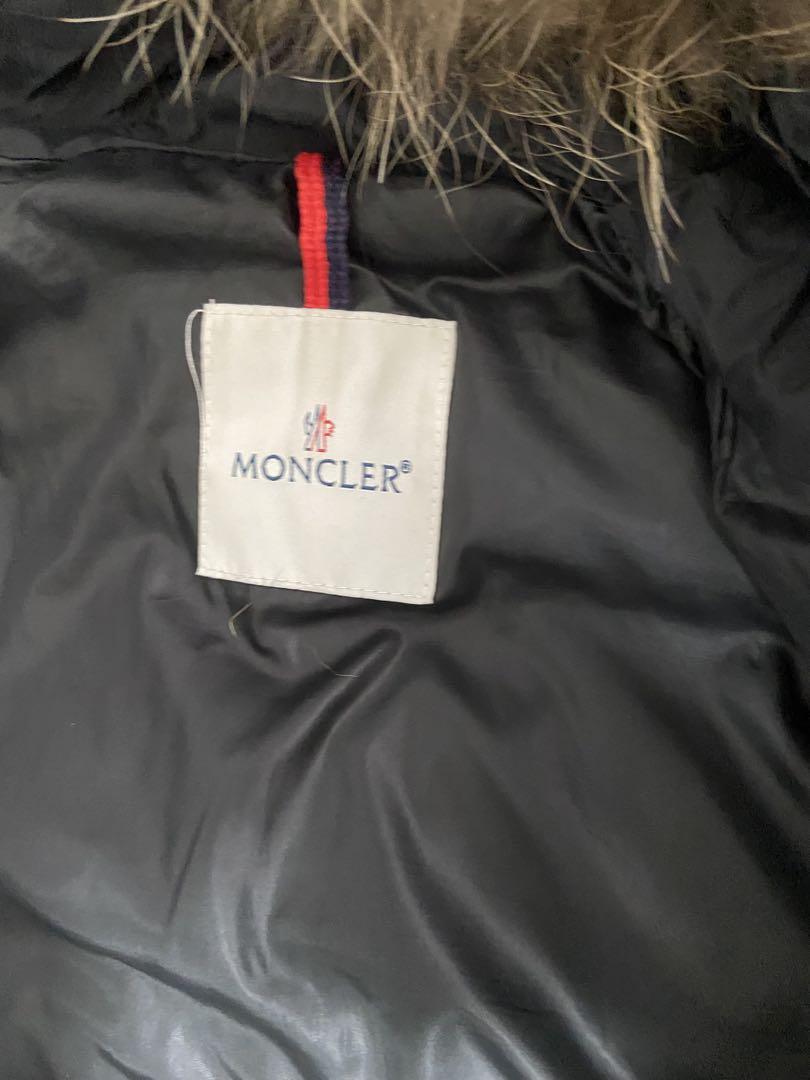専用 MONCLER レディース　ファー付き黒ダウンジャケット